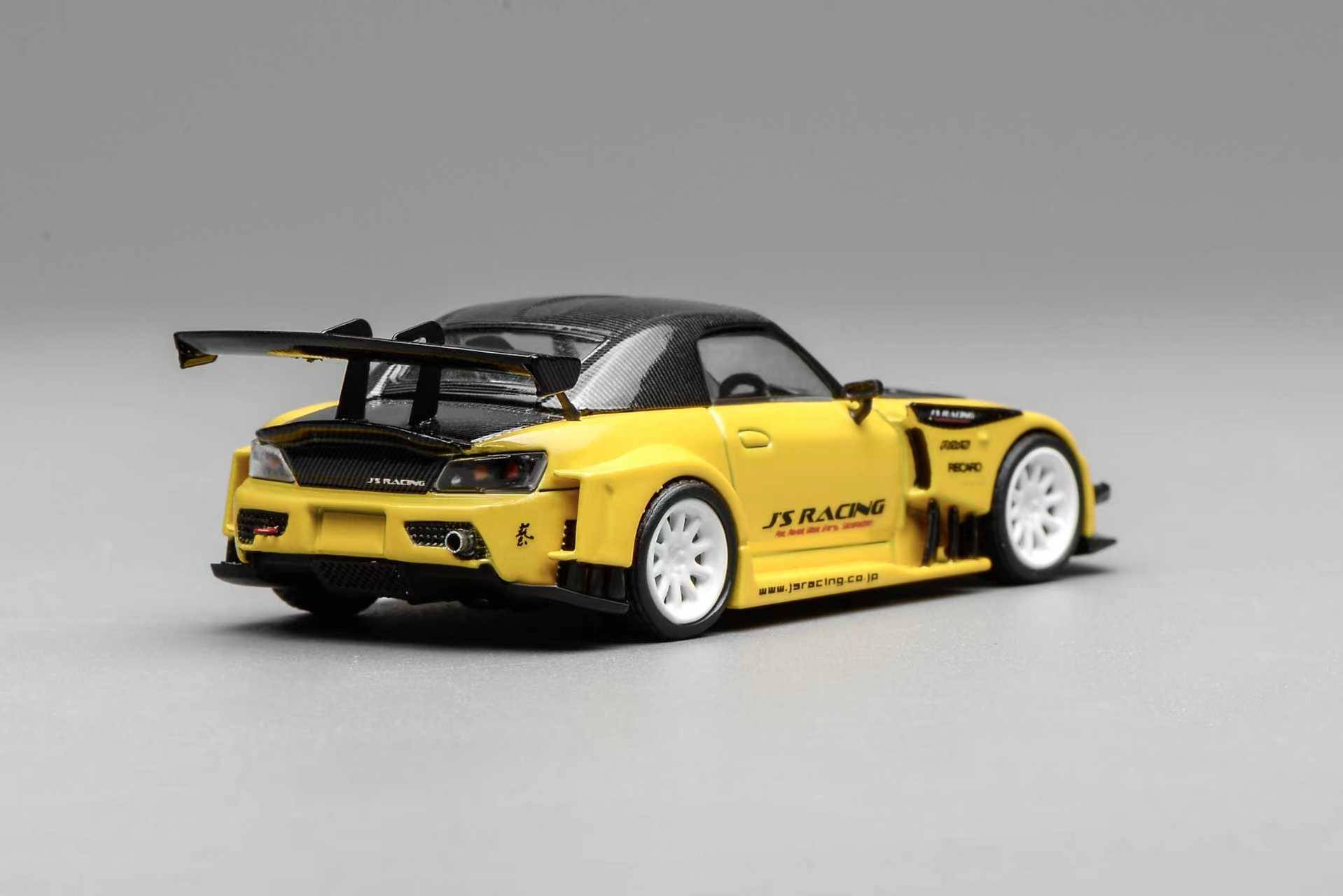 1:64 Motorhelix - 2001 Honda S2000 Spider Hardtop J's Racing Yellow