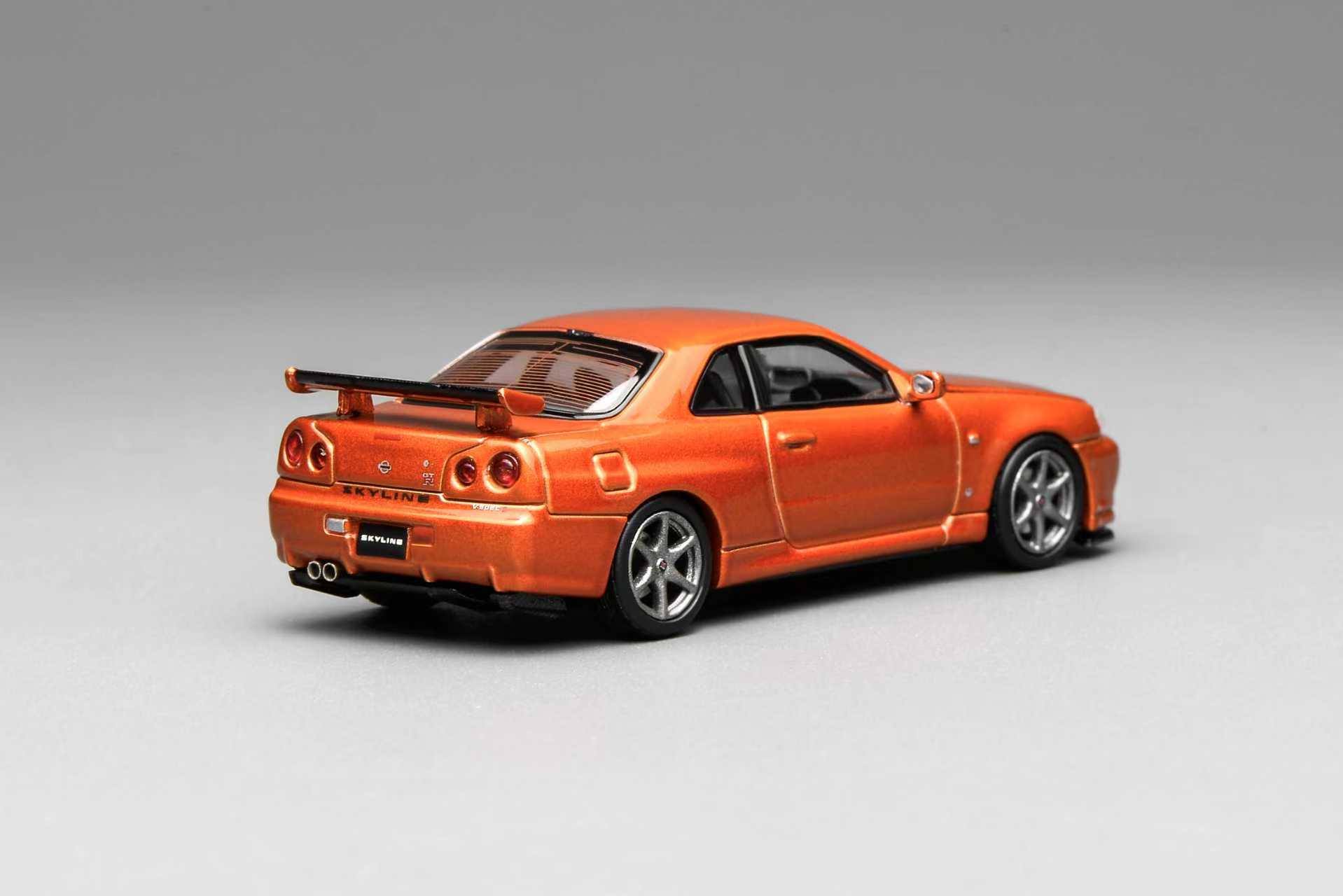 1:64 Motorhelix - 1999 Nissan Skyline GT-R (R34) V-Spec II Orange Metallic