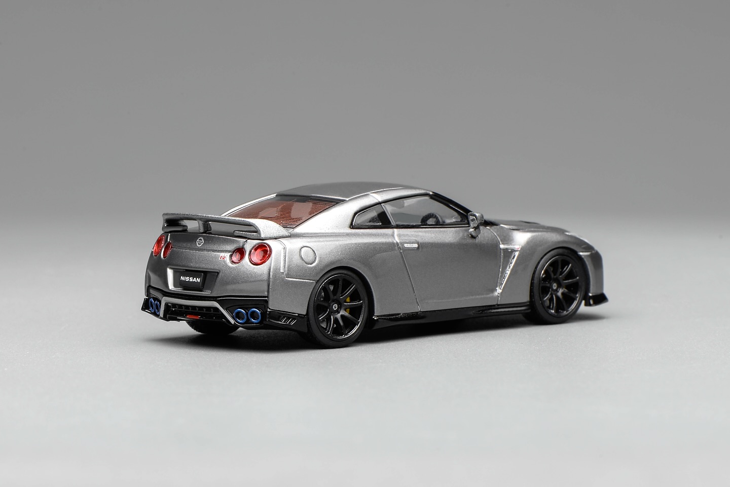 1:64 Motorhelix - 2020 Nissan GT-R (R35) Track Edition Grey