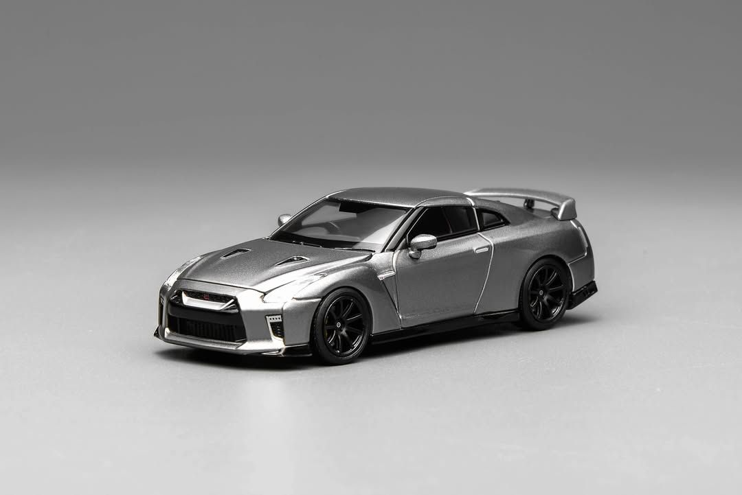 1:64 Motorhelix - 2020 Nissan GT-R (R35) Track Edition Grey
