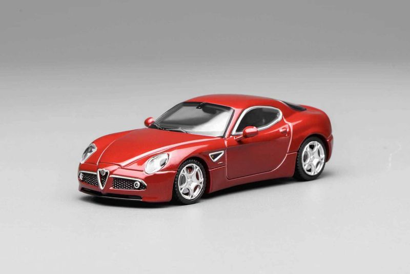 1:64 Motorhelix - 2008 Alfa Romeo 8C Competizione Red