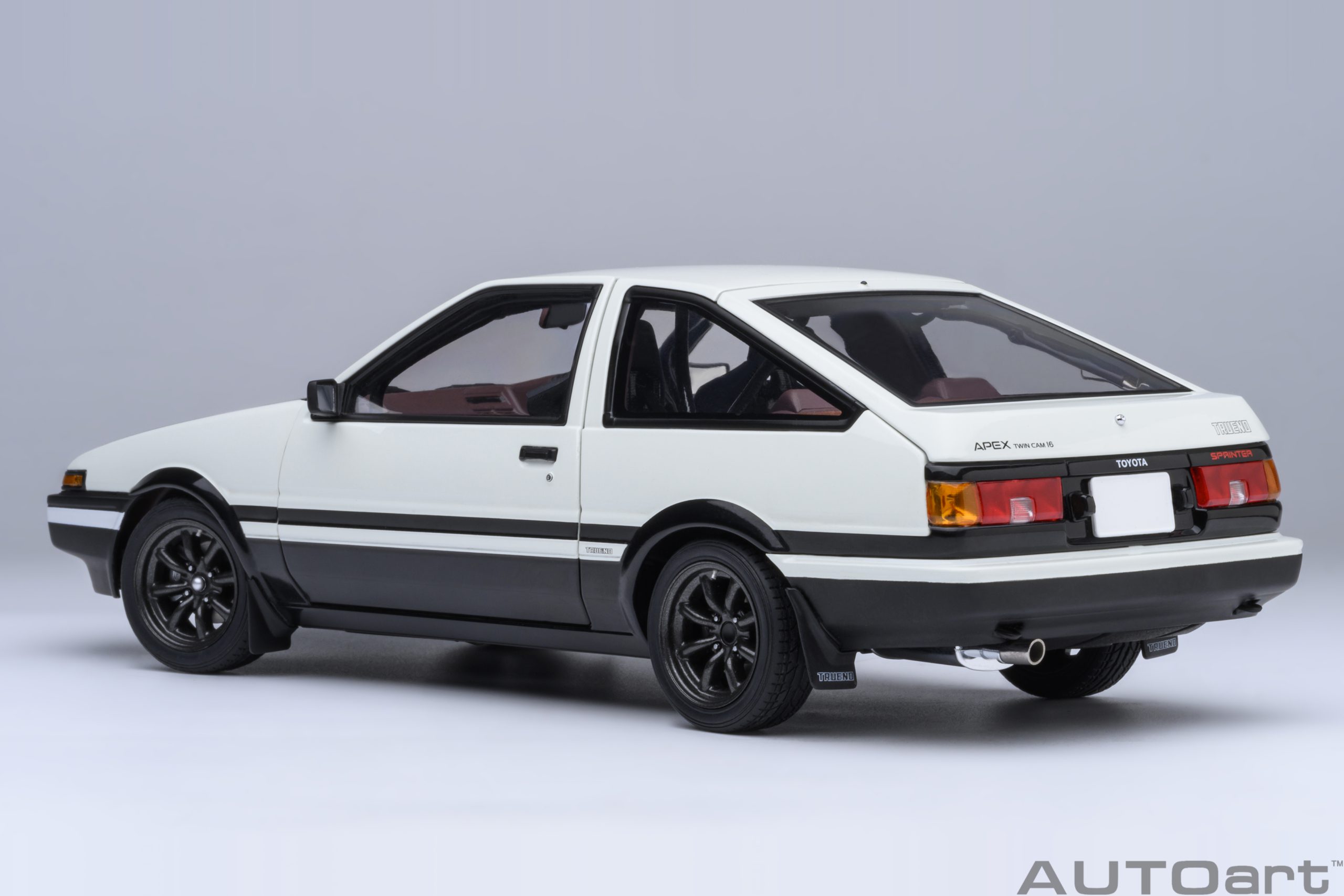 1:18 Autoart - Toyota Sprinter Trueno (AE86) “Project D” Final version 30th ann