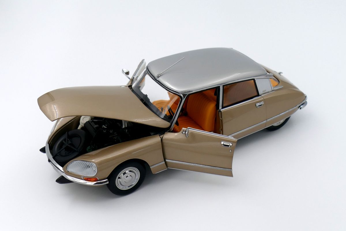 1:18 Norev - Citroën DS 23 Pallas (1974) SABLE METALLISE / silver top