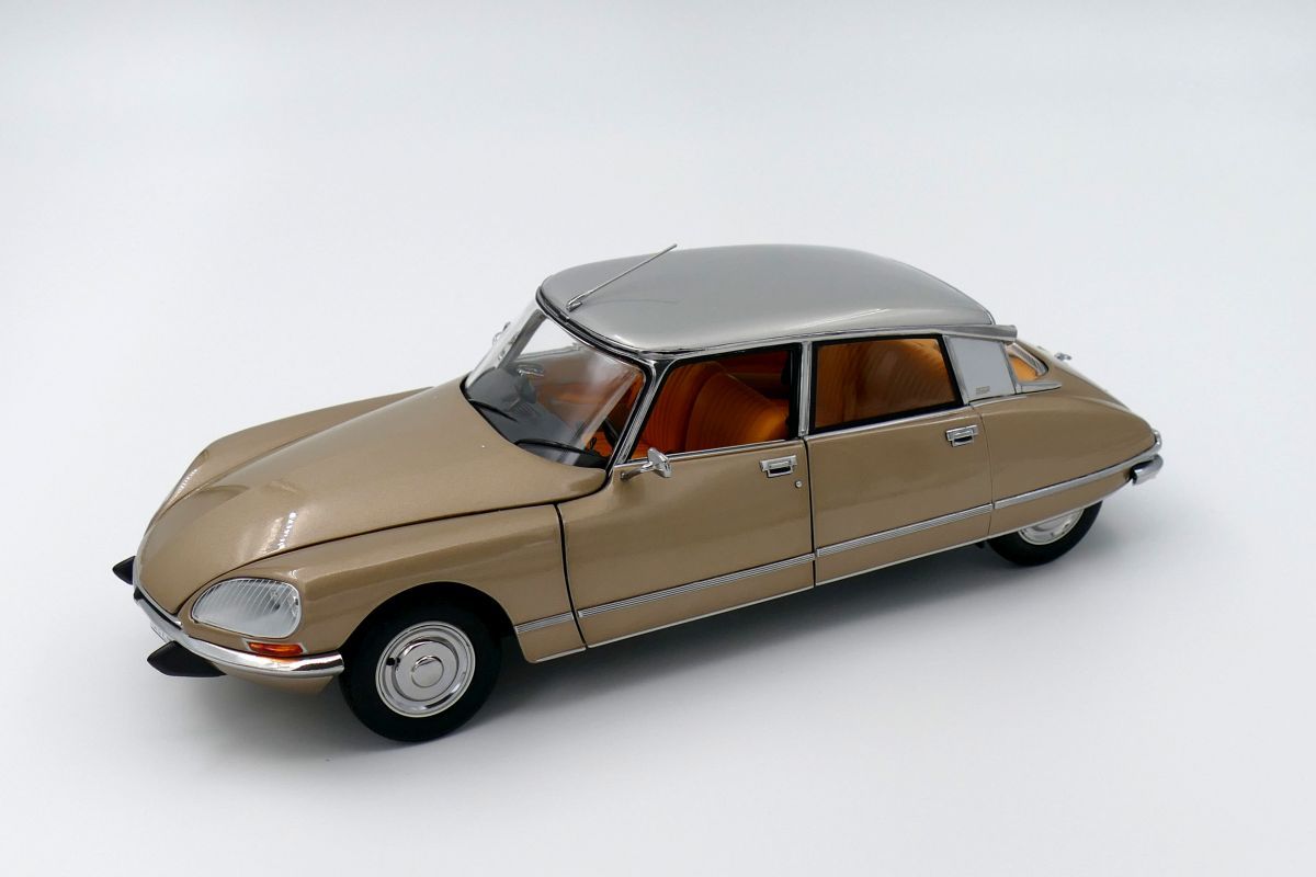 1:18 Norev - Citroën DS 23 Pallas (1974) SABLE METALLISE / silver top