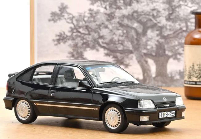 1:18 Norev - Opel Kadett GSi 1991 Black metallic Helmut Schmidt 1:18 Norev - Opel Kadett GSi 1991 Black metallic Helmut Schmidt