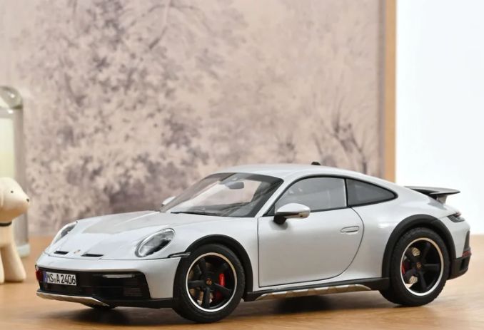 1:18 Norev - Porsche 911 Dakar 2023 Ice Grey Metallic 1:18 Norev - Porsche 911 Dakar 2023 Ice Grey Metallic