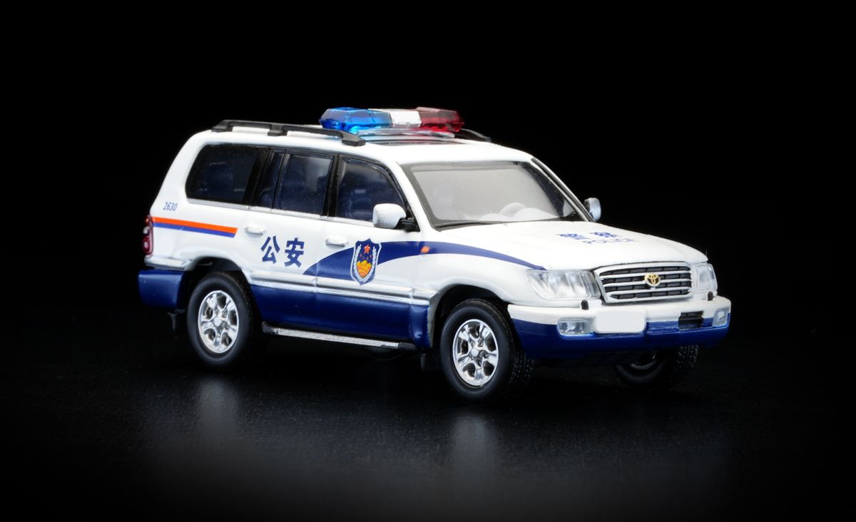 1:64 xCarToys - Toyota Land Cruiser LC100 Police