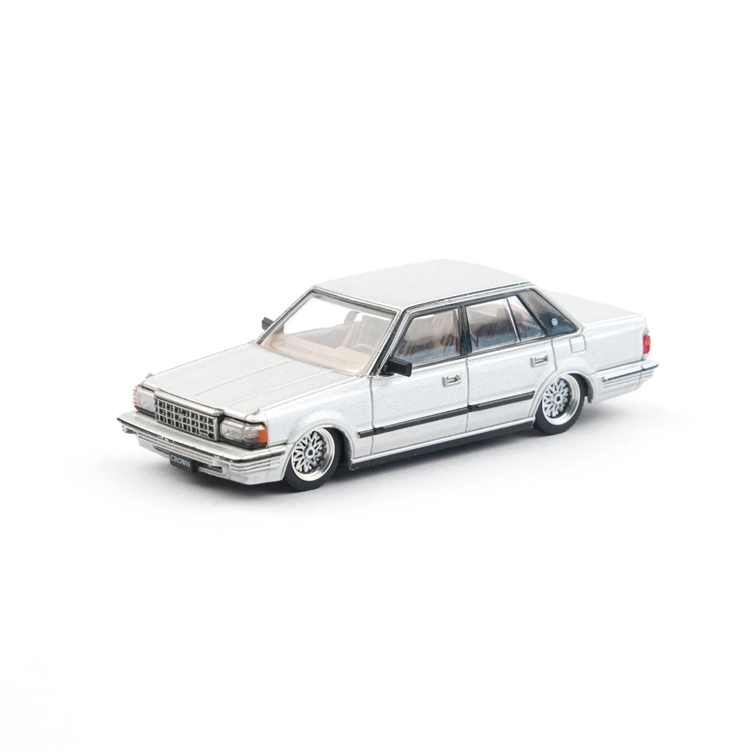 1:64 xCarToys - Toyota Crown Lowrider, silver