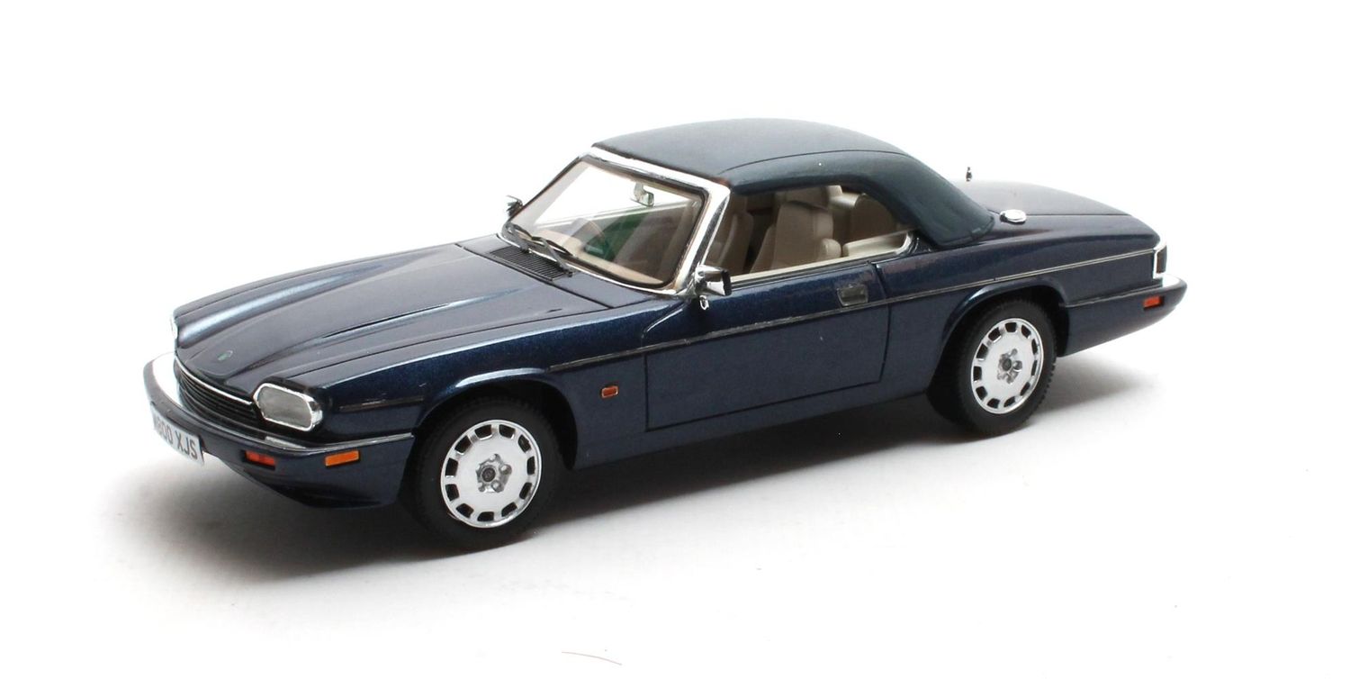 1:43 Matrix - JaguarXJS 4.0 Celebration Convertible closed blue 95-96
