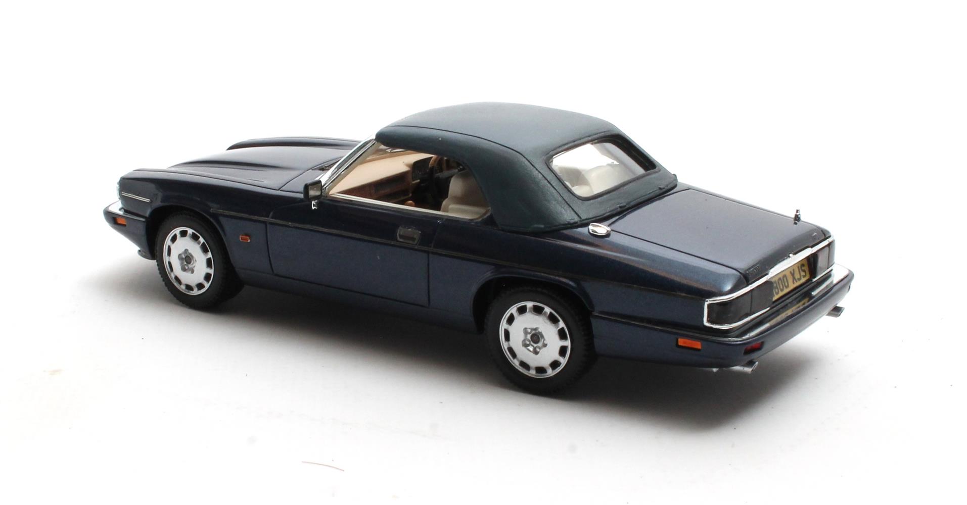 1:43 Matrix - JaguarXJS 4.0 Celebration Convertible closed blue 95-96