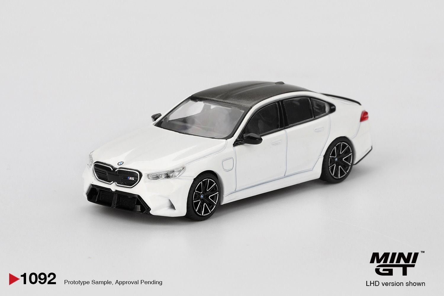 1:64 Mini GT - 2025 BMW M5 (G90), Alpine white *Blister packaging*