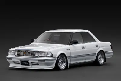 1:18 Ignition - Toyota Crown Royal Saloon G (130) , pearl white 1:18 Ignition - Toyota Crown Royal Saloon G (130) , pearl white