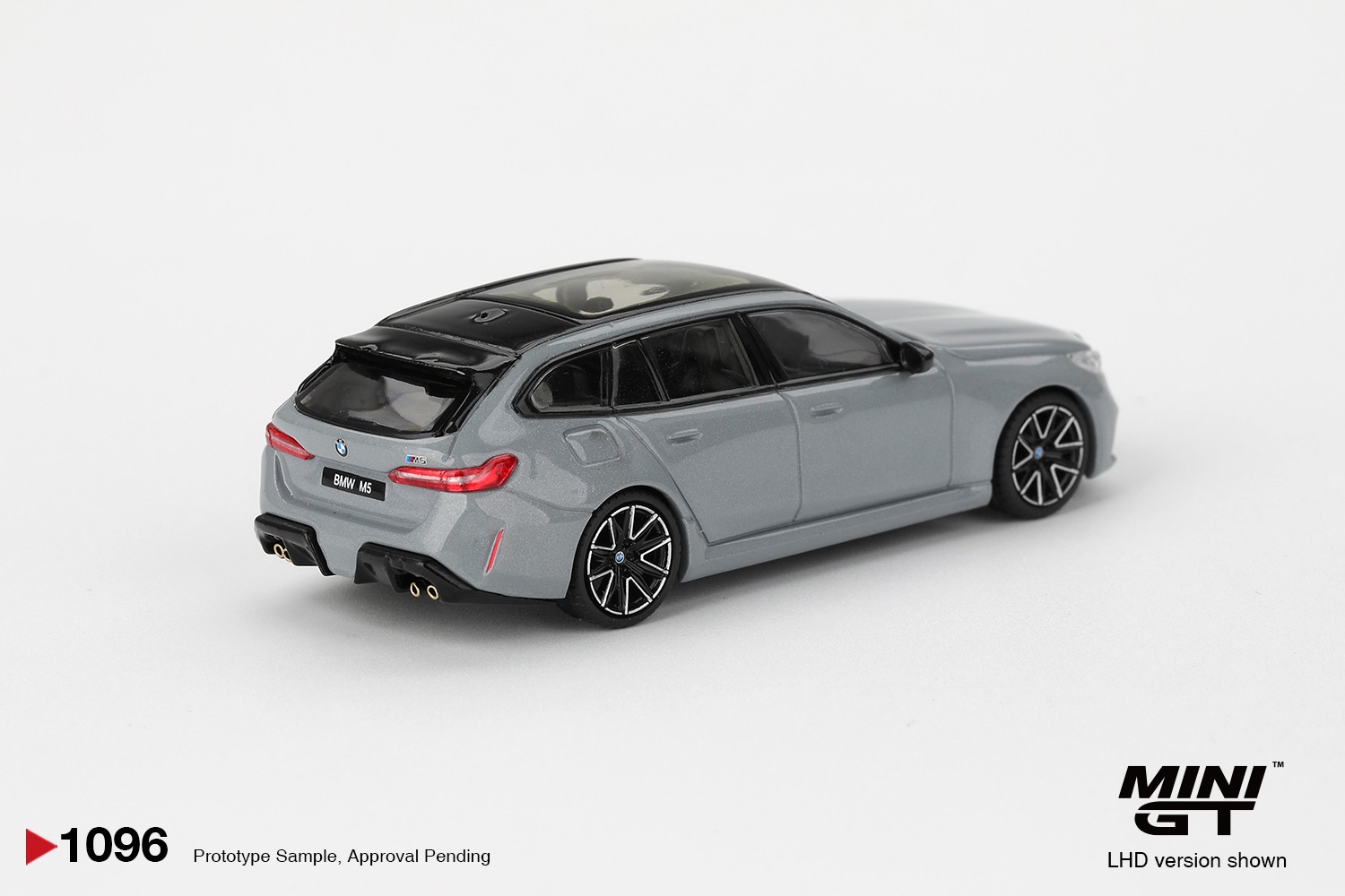 1:64 Mini GT - 2025 BMW M5 (G99) Touring, Brooklyn grey metallic