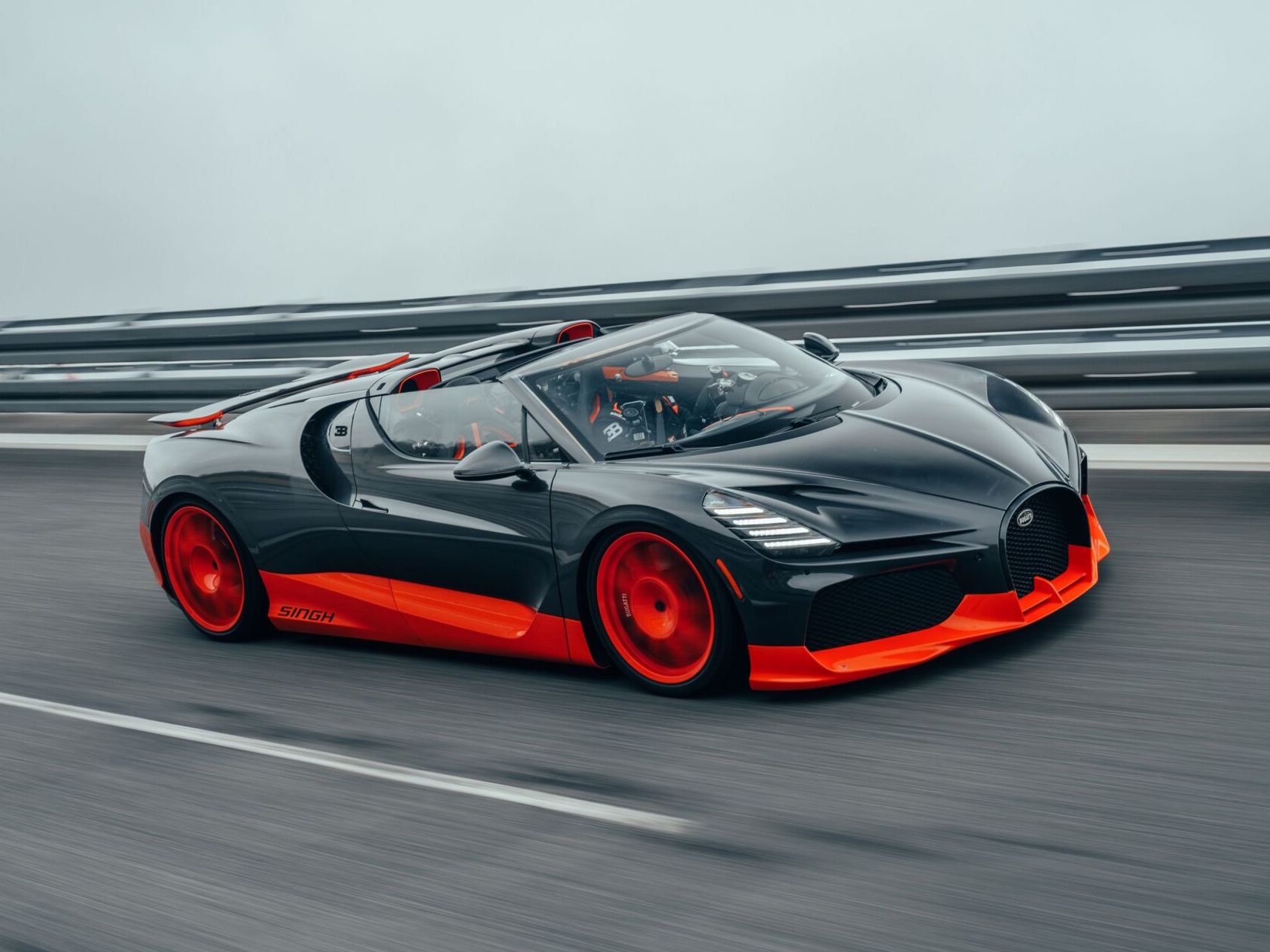 1:43 Looksmart - Bugatti W16 Mistral World Record Configuration *closed Wing*