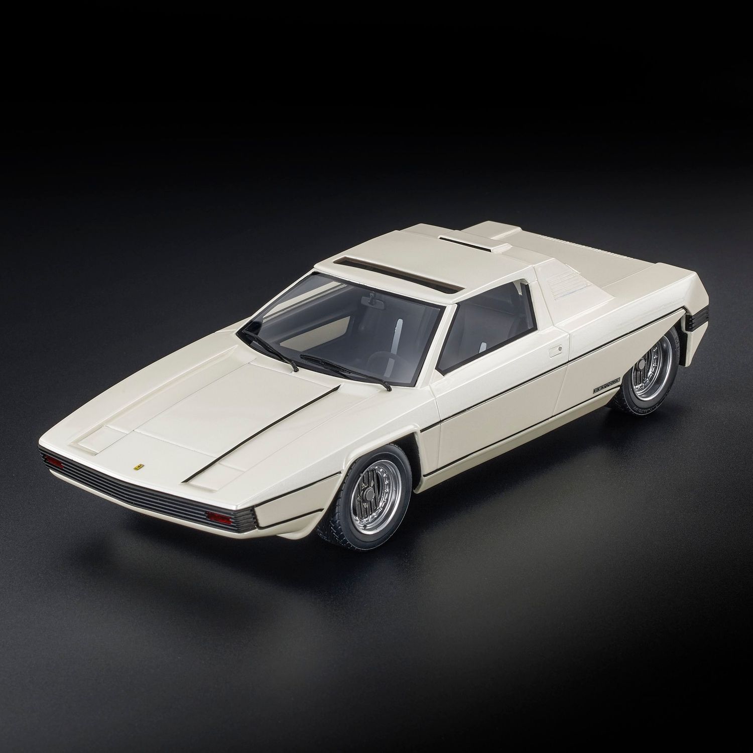 1:18 Top Marques - 1976 Ferrari 308 GT Bertone Rainbow White 1:18 Top Marques - 1976 Ferrari 308 GT Bertone Rainbow White