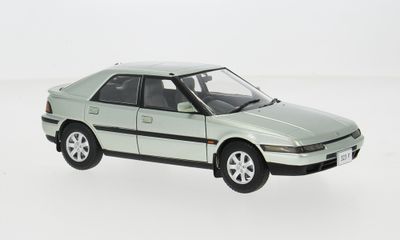 1:24 Whitebox - Mazda 323 F, hellgrün, 1989 1:24 Whitebox - Mazda 323 F, hellgrün, 1989