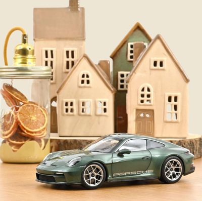 1:18 Norev - Porsche 911 S/T 2023 Malachite green metallic 1:18 Norev - Porsche 911 S/T 2023 Malachite green metallic