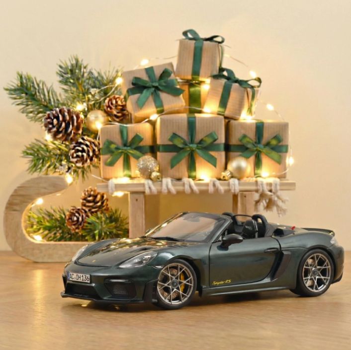 1:18 Norev - 2023 Porsche 718 (982) Spider RS Weissach Package Forest Green 1:18 Norev - 2023 Porsche 718 (982) Spider RS Weissach Package Forest Green