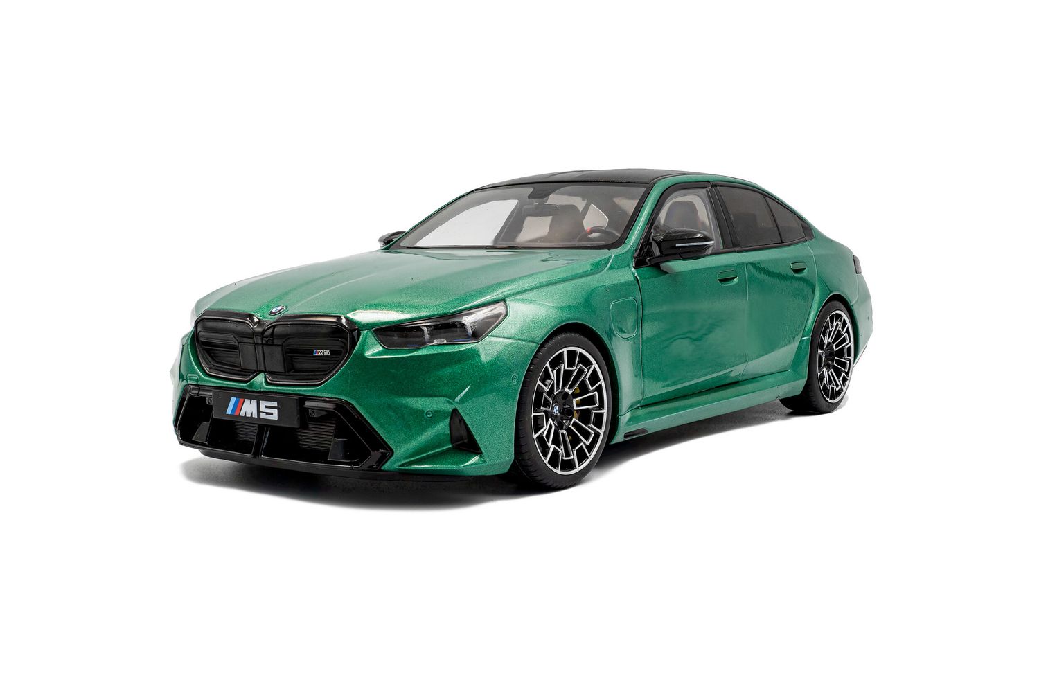 1:18 Solido - 2025 BMW M5 (G90) sedan, Isle of man green metallic