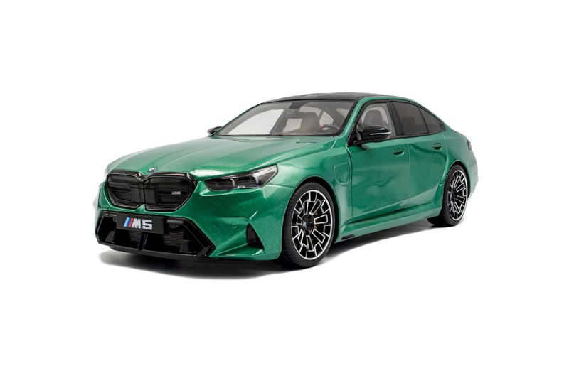 1:18 Solido - 2025 BMW M5 (G90) sedan, Isle of man green metallic 1:18 Solido - 2025 BMW M5 (G90) sedan, Isle of man green metallic