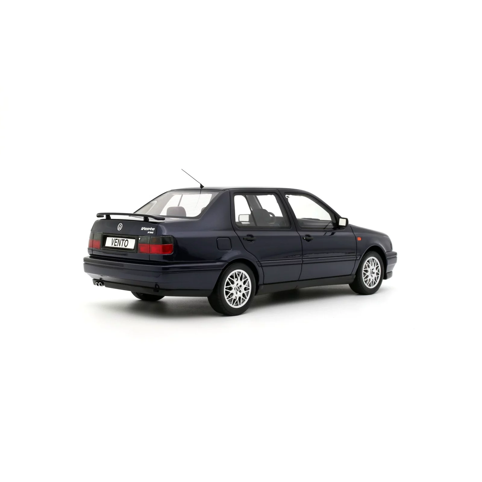 1:18 Otto Mobile - Volkswagen Vento VR6 Mystic Blue Pearl 1996