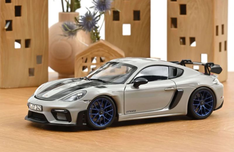 1:18 Norev - 2023 Porsche 718 Cayman GT4 RS Weissach Package White Black 1:18 Norev - 2023 Porsche 718 Cayman GT4 RS Weissach Package White Black