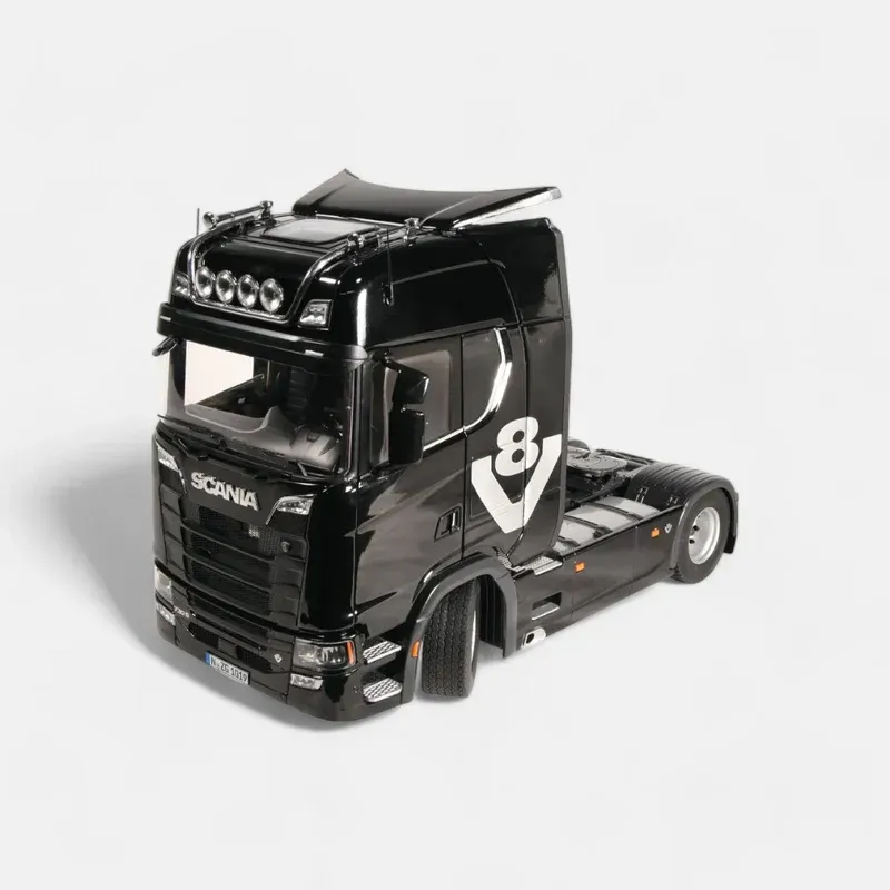 1:18 NZG - 2017 Scania S730 V8 Schwarz mit V8-Logo