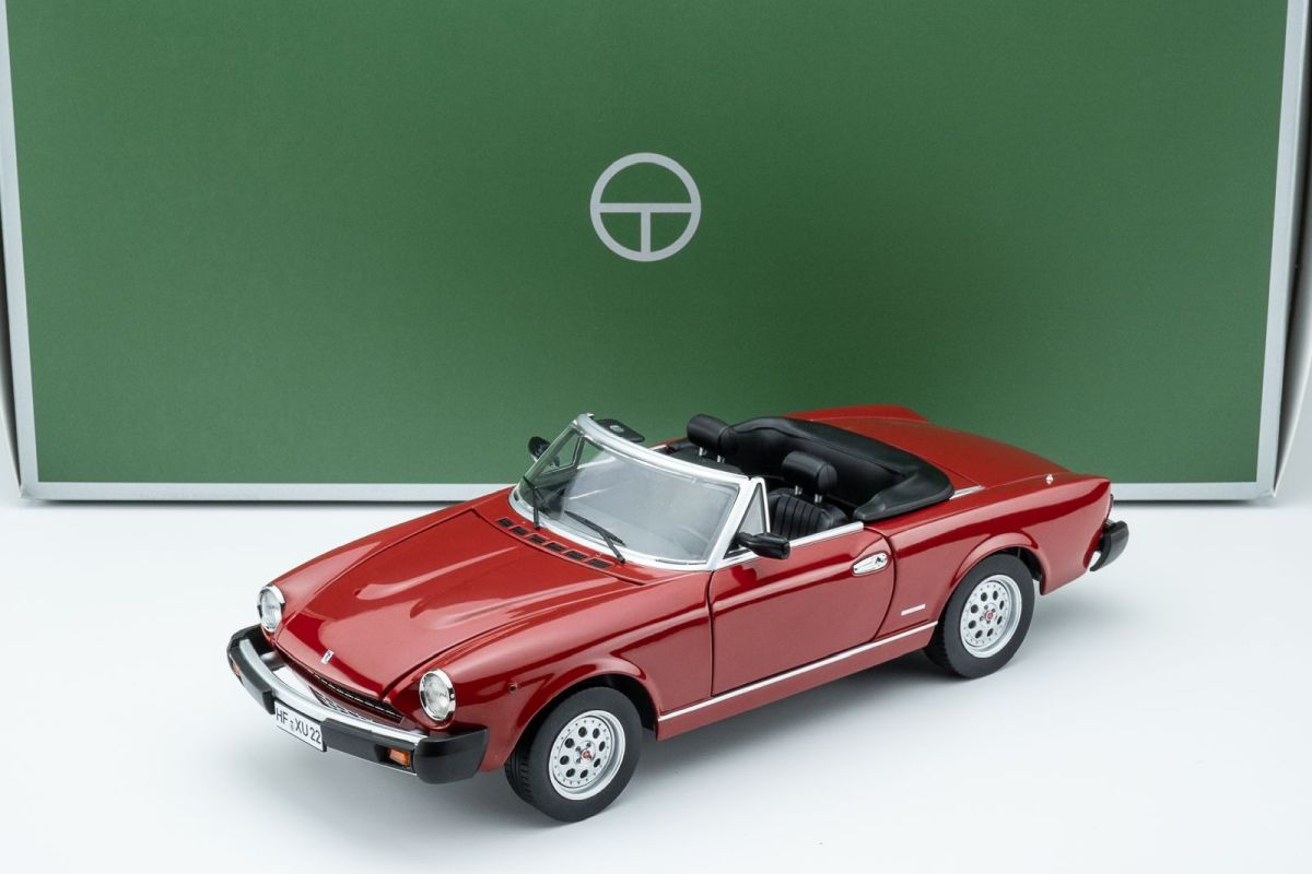 1:18 Touring Modelcars - Pininfarina Spidereuropa 1982 - rosso