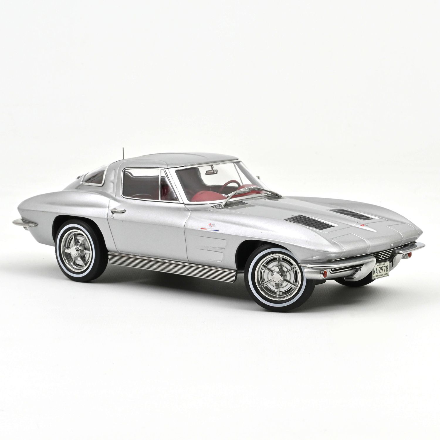 1:18 Norev - Chevrolet Corvette Sting Ray 1963 Sebring Silver