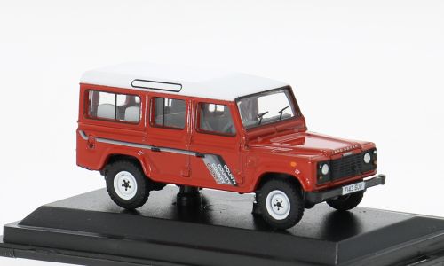 1:76 Oxford  - Land Rover Defender LWB St. Wagon Masai Red