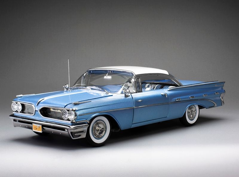 1:18 Sunstar - 1959 Pontiac Bonneville Convertible blau (Metallic)