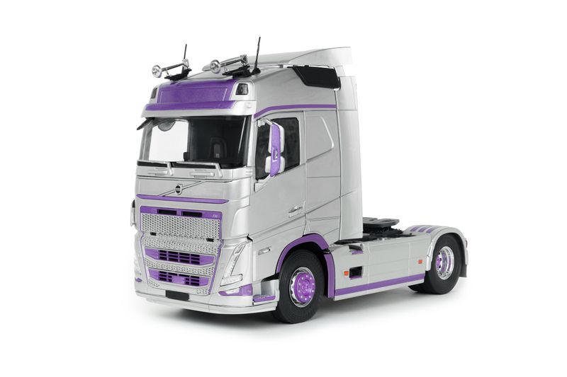 1:24 Solido - Volvo FH16 750 Globetrotter XL 2023 Silver