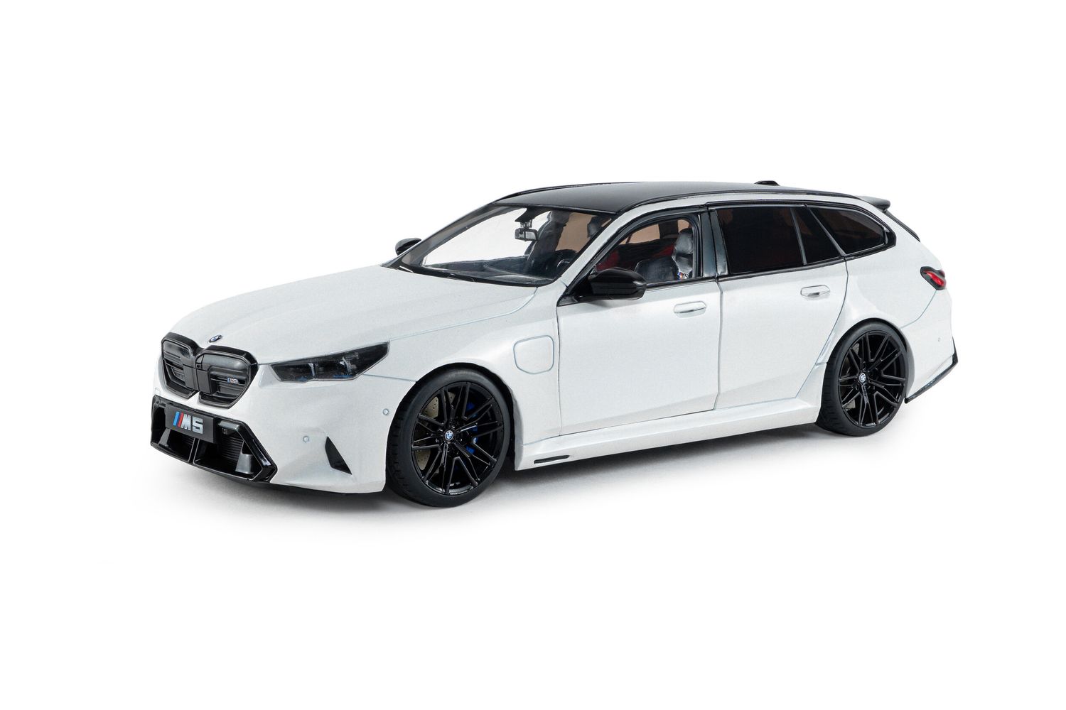 1:18 Solido - 2025 BMW M5 Touring Apline White