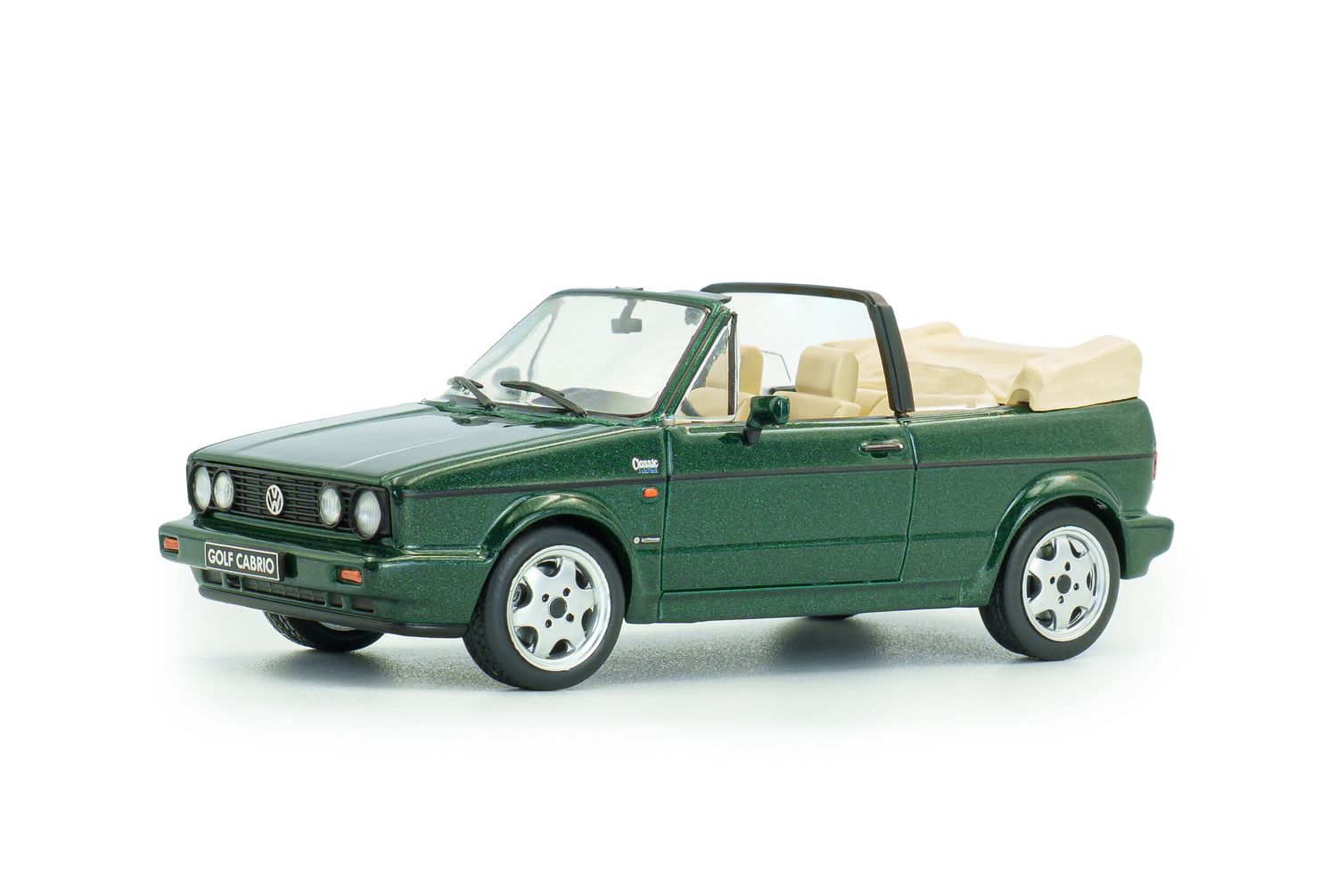 1:43 Solido - 1992 Volkswagen Golf I Cabriolet Classic Line Green