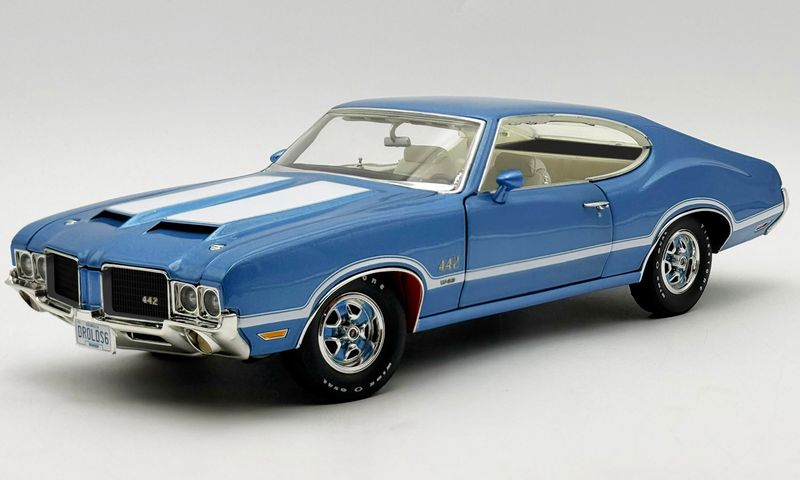 1:18 ACME - Dr. Olds #6 1971 Oldsmobile 442-W30 Nordic Blue