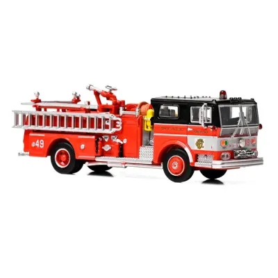 1:87 Iconic Replicas - 1974 Ward LaFrance Fire Engine: Chicago Fire Department