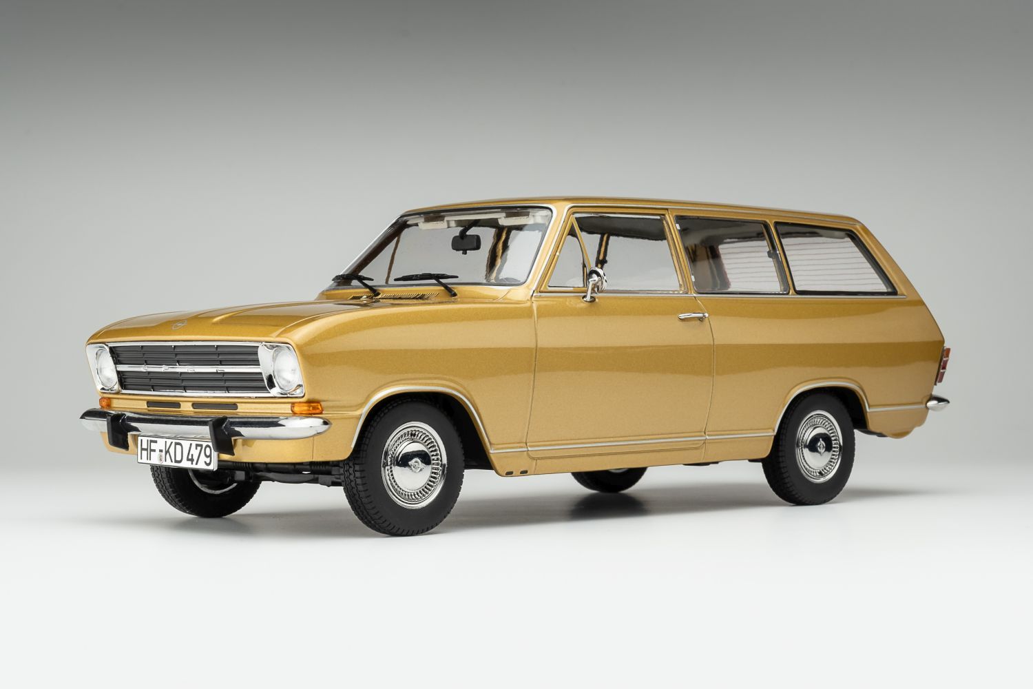 1:18 Touring Modelcars - Opel Kadett B Caravan (1972) - Sahara gold
