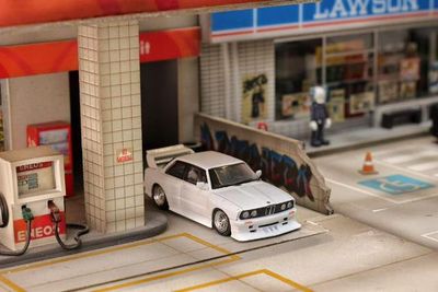 1:64 Street Weapon - BMW E30, white 1:64 Street Weapon - BMW E30, white