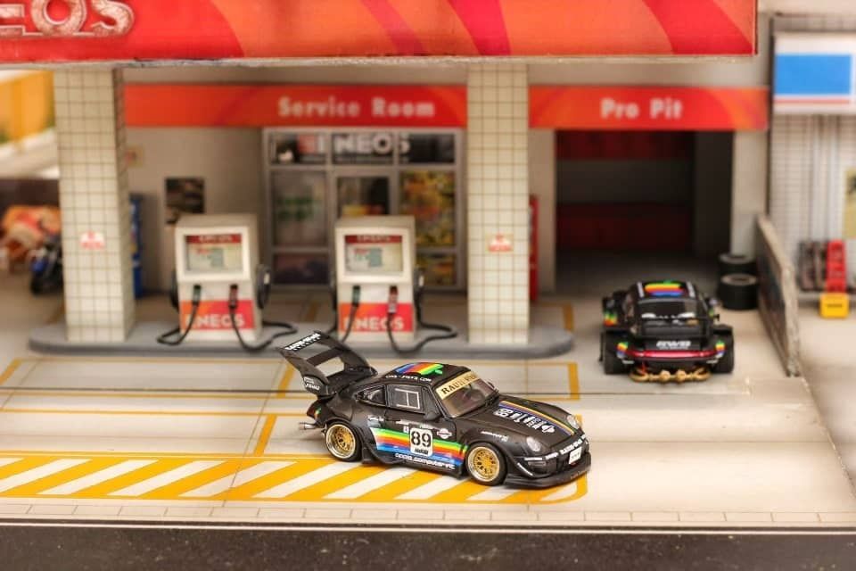 1:64 Street Weapon - Porsche 993 *Apple* High tail