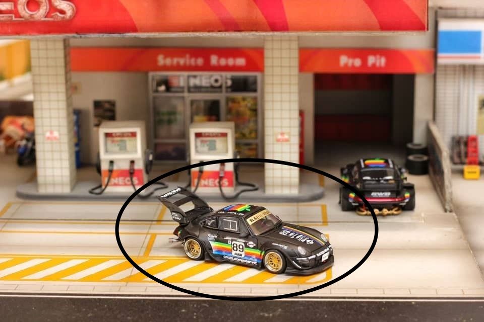 1:64 Street Weapon - Porsche 993 *Apple* High tail