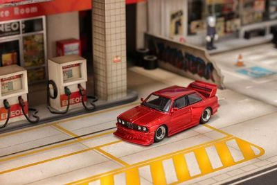 1:64 Street Weapon - BMW E30, red 1:64 Street Weapon - BMW E30, red