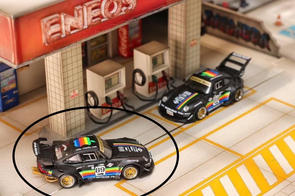 1:64 Street Weapon - Porsche 993 *Apple* Low tail, black