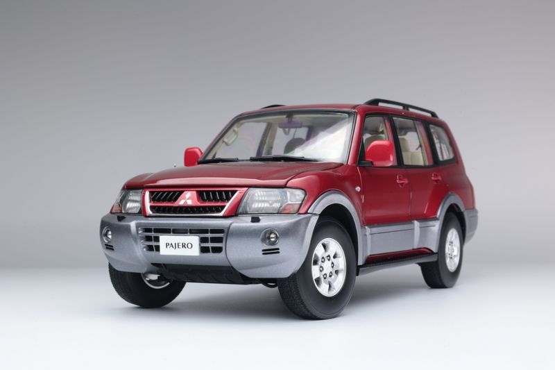 1:18 Sunstar - Mitsubishi Pajero V73 Red 1:18 Sunstar - Mitsubishi Pajero V73 Red