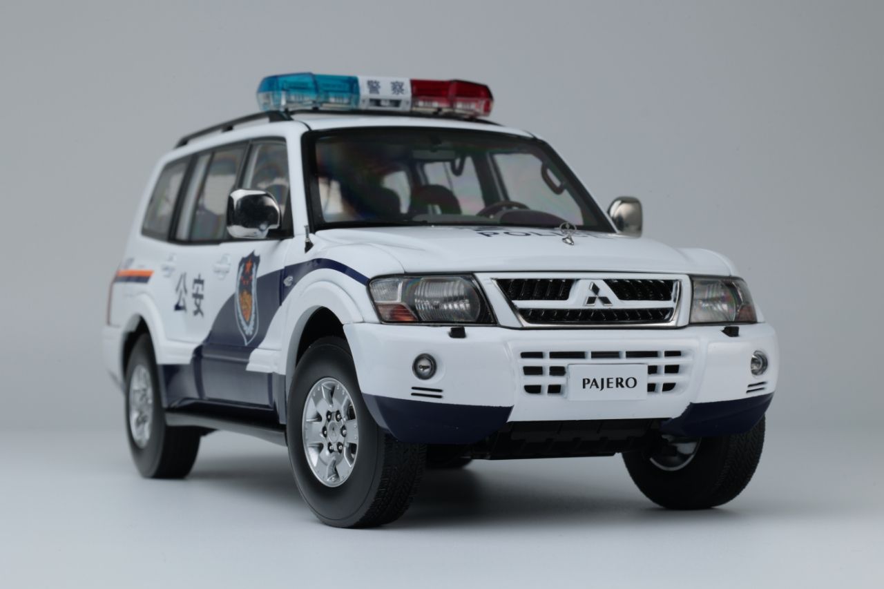 1:18 Sunstar - Mitsubishi Pajero V73 China Police