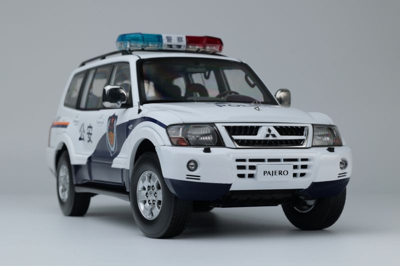 1:18 Sunstar - Mitsubishi Pajero V73 China Police 1:18 Sunstar - Mitsubishi Pajero V73 China Police