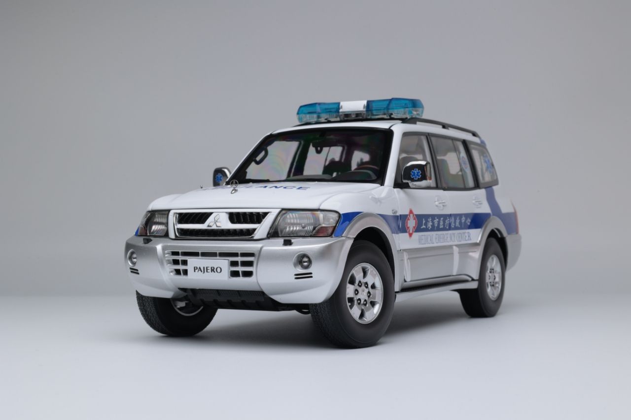 1:18 Sunstar - Mitsubishi Pajero V73 Shanghai Medical Emergency Center