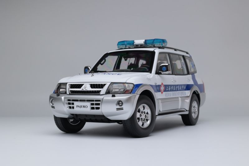 1:18 Sunstar - Mitsubishi Pajero V73 Shanghai Medical Emergency Center 1:18 Sunstar - Mitsubishi Pajero V73 Shanghai Medical Emergency Center