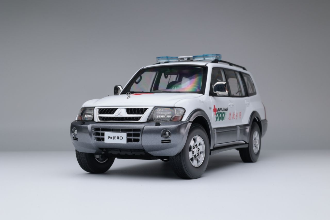 1:18 Sunstar - Mitsubishi Pajero V73 Beijing Red Cross Rescue Service Center