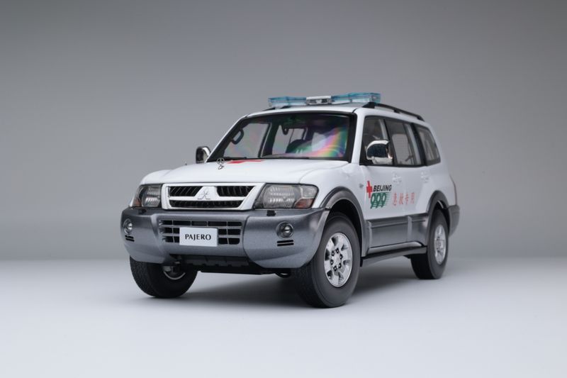 1:18 Sunstar - Mitsubishi Pajero V73 Beijing Red Cross Rescue Service Center 1:18 Sunstar - Mitsubishi Pajero V73 Beijing Red Cross Rescue Service Center