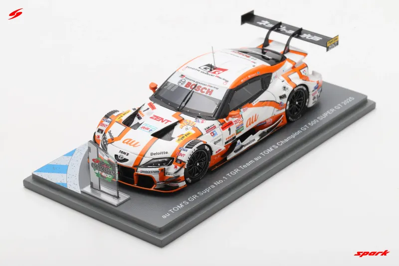 1:43 Spark - au TOM'S GR Supra TGR TEAM au TOM'S No.1 GT500 Class Champion SUPER GT 2025 S. Tsuboi - K. Yamashita with Champion board 1:43 Spark - au TOM'S GR Supra TGR TEAM au TOM'S No.1 GT500 Class Champion SUPER GT 2025 S. Tsuboi - K. Yamashita with Champion board